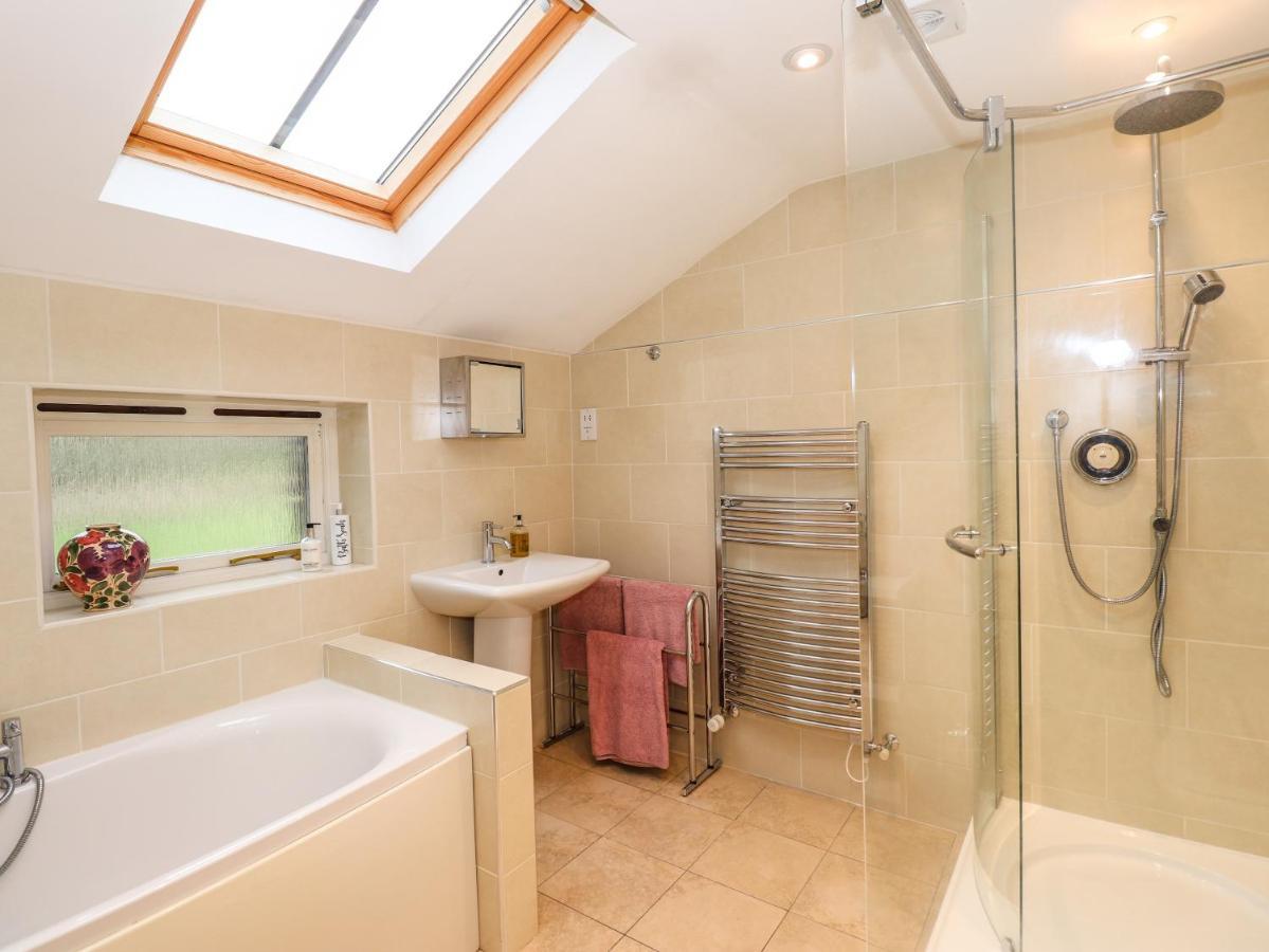 The Garden Suite At Fiddler Hall Barn Ulverston Esterno foto